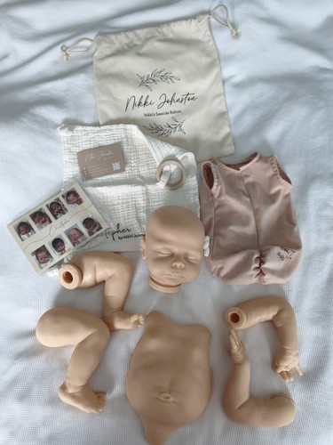Christopher kit nikki - kit,